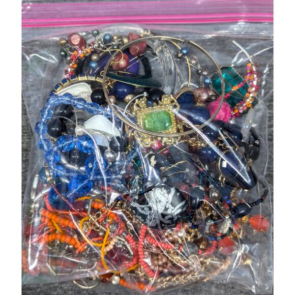 Lot of Jewelry, 1 Pound Bag (1 lbs.+) Craft, Junk, Random, Beads, Vintage to Now - Picture 2 of 2